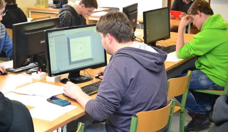 Nad soutěžním zadáním si někteří studenti lámali hlavu