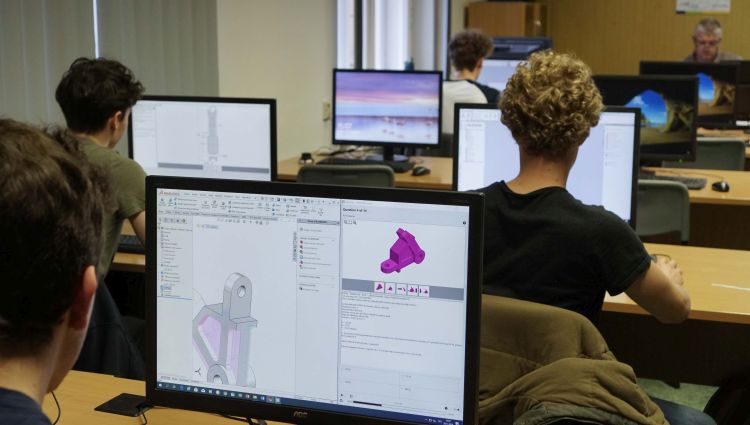 Studenti využívají SOLIDWORKS nejen ve škole během vyučování, ale často také doma. Foto: SolidVision
